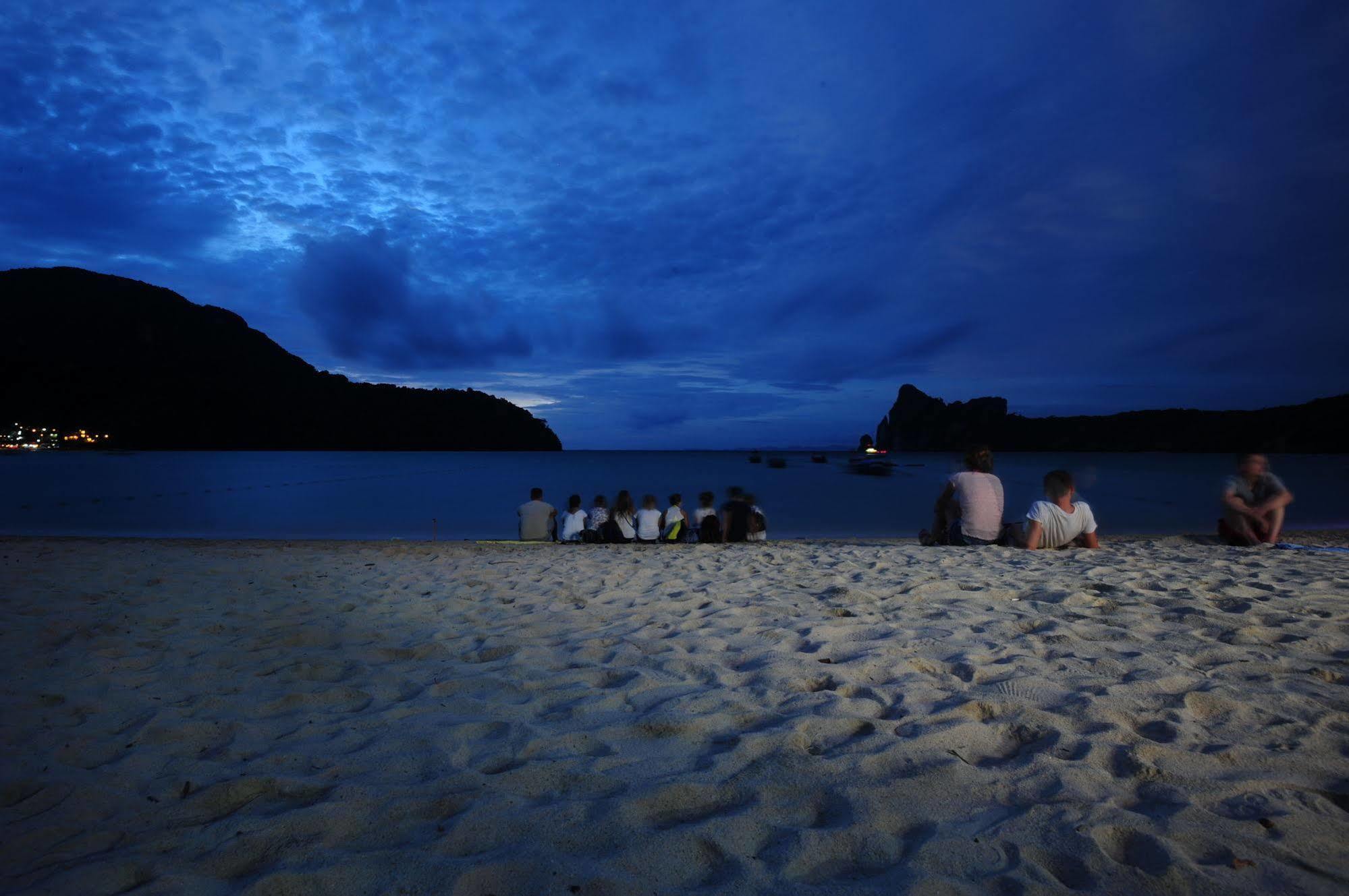 Phi Phi Bucket Hostel Exteriör bild