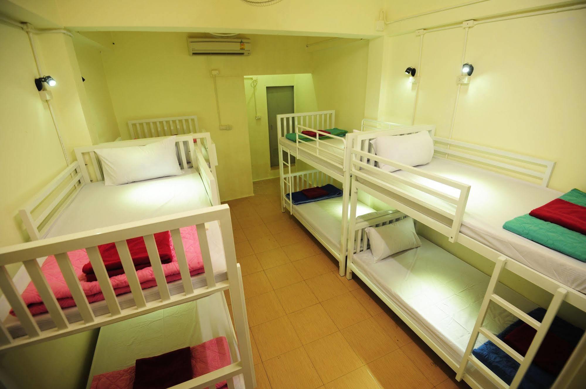 Phi Phi Bucket Hostel Exteriör bild