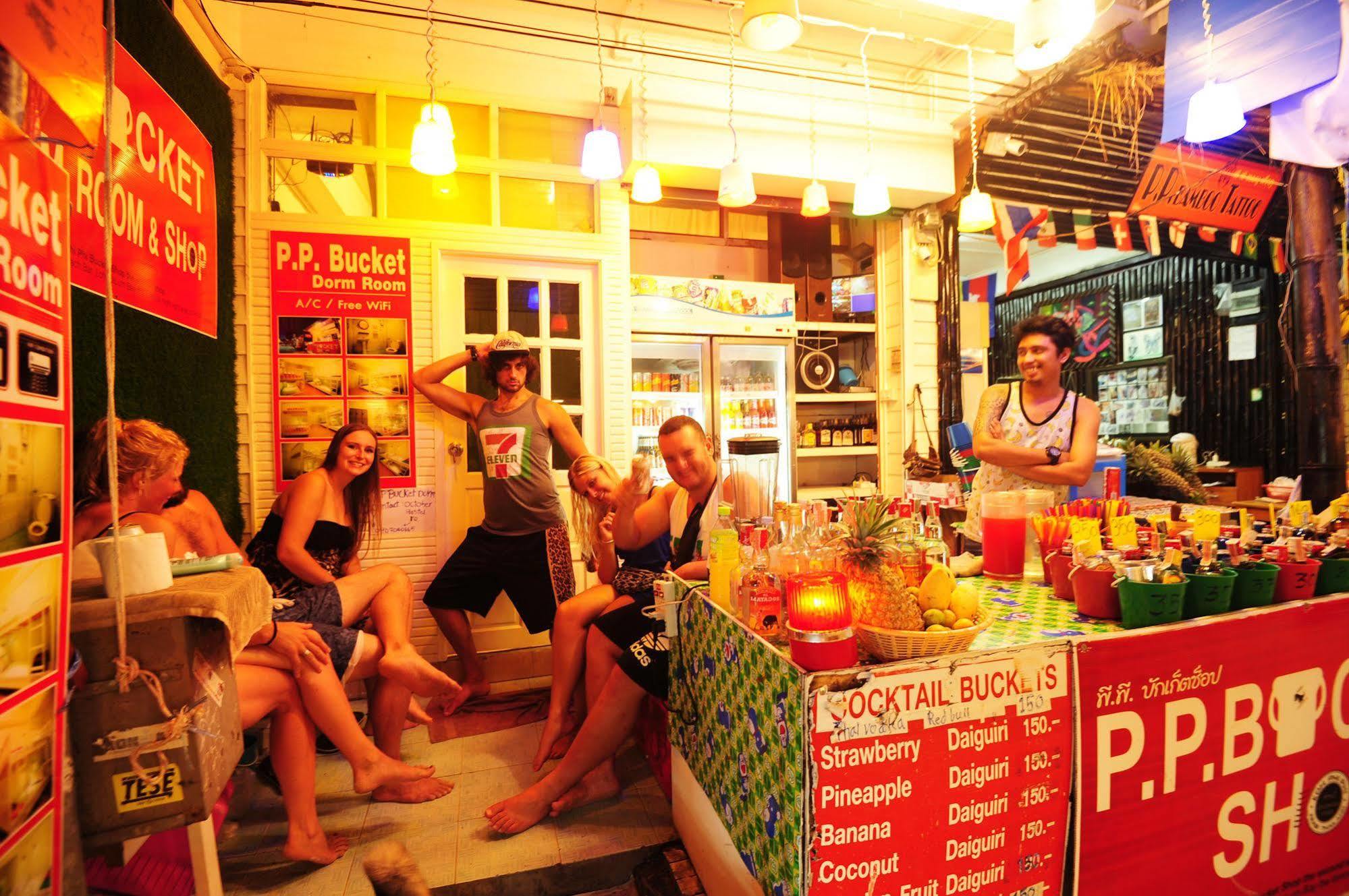 Phi Phi Bucket Hostel Exteriör bild